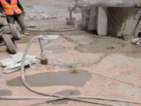顺庆水泥混凝土路面板底注浆技术 路面脱空注浆整治方案