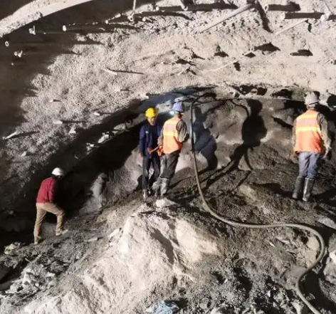 顺庆拱顶带模注浆料的施工流程及注意事项